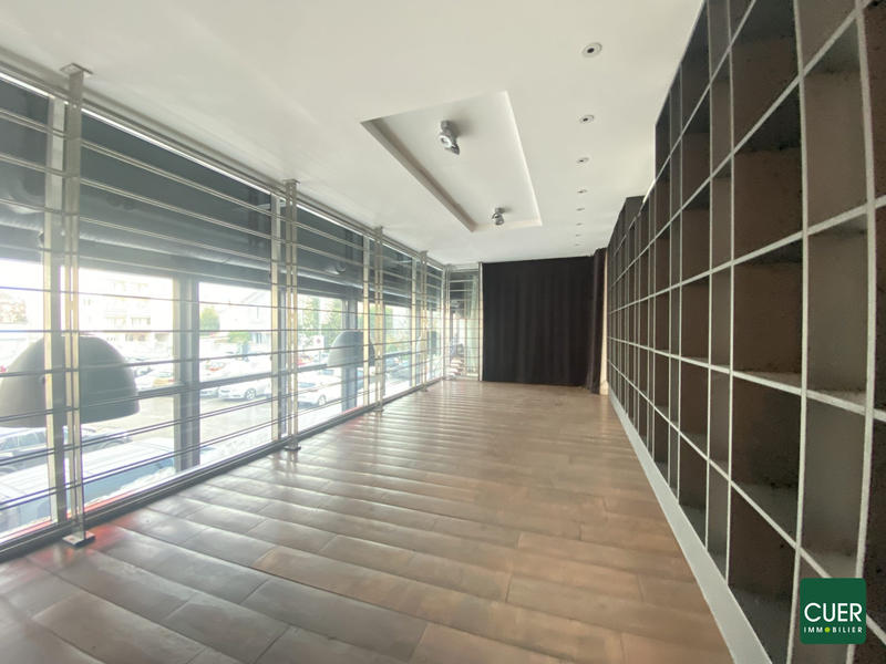 Local commercial - 263 m² - 5 pièces
