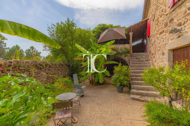 Maison - 245 m² - 9 pièces