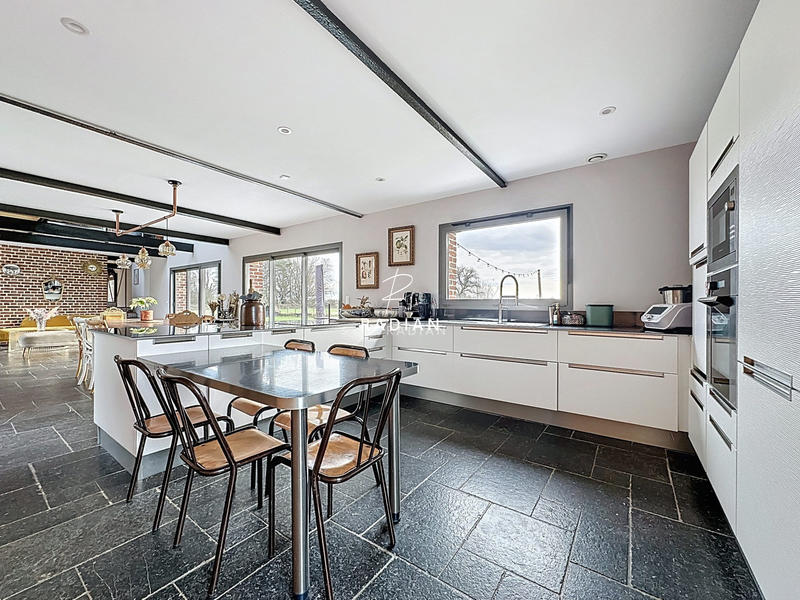 Maison - 212 m² - 5 pièces