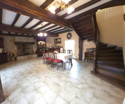 Maison - 160 m² - 9 pièces