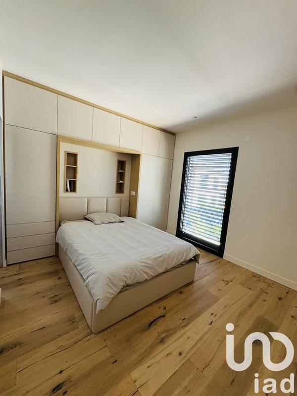 Maison - 240 m² - 8 pièces