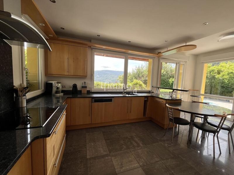 Maison - 193 m² - 6 pièces