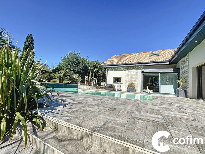 Maison contemporaine - 279 m² - 12 pièces