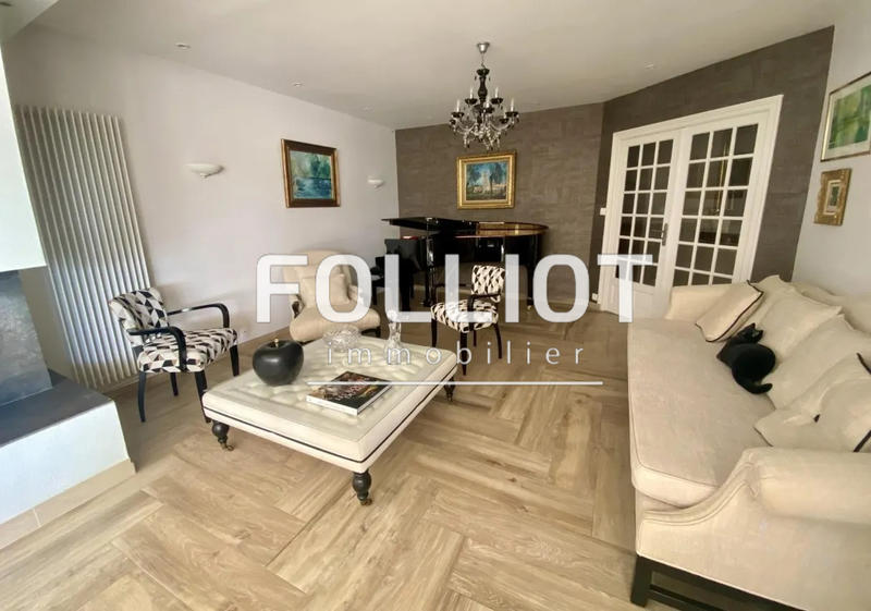 Maison - 286 m² - 7 pièces