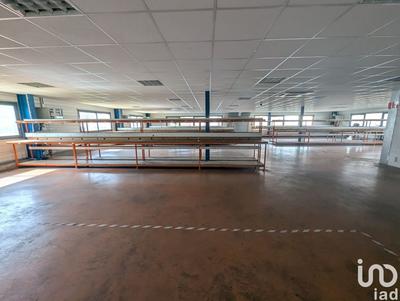 Local commercial - 1 200 m²