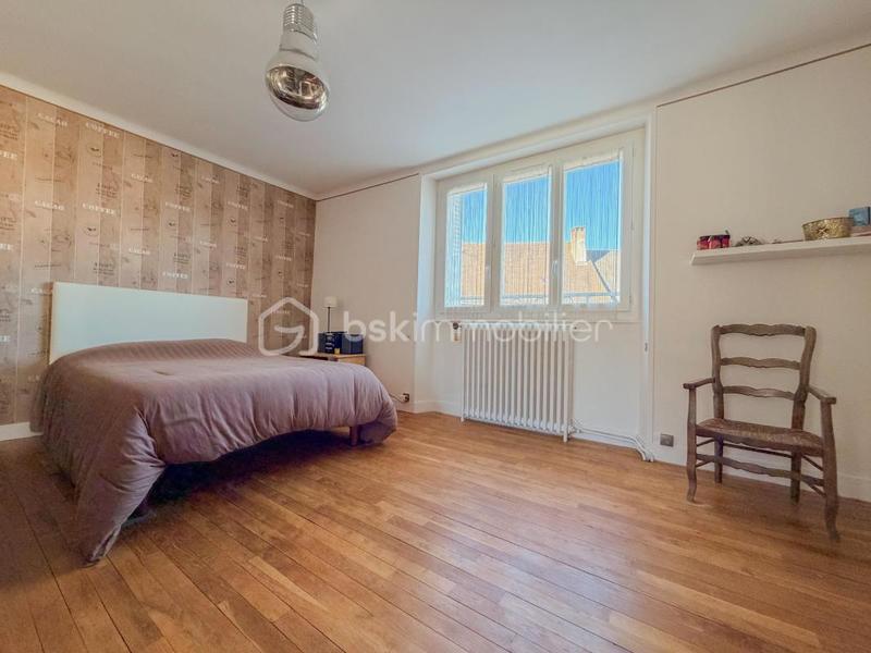 Maison de bourg - 177 m² - 11 pièces