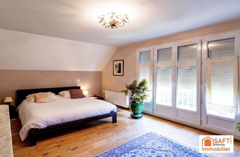 Maison - 182 m² - 9 pièces