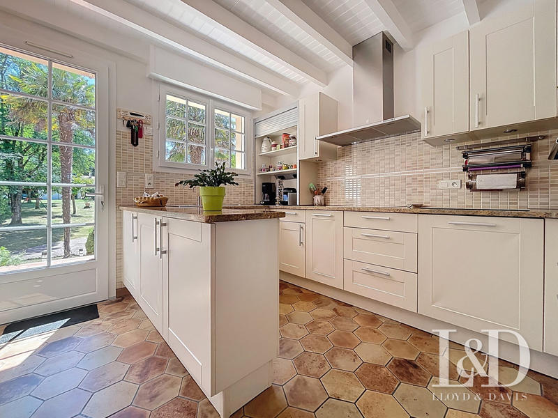 Maison contemporaine - 263 m² - 7 pièces