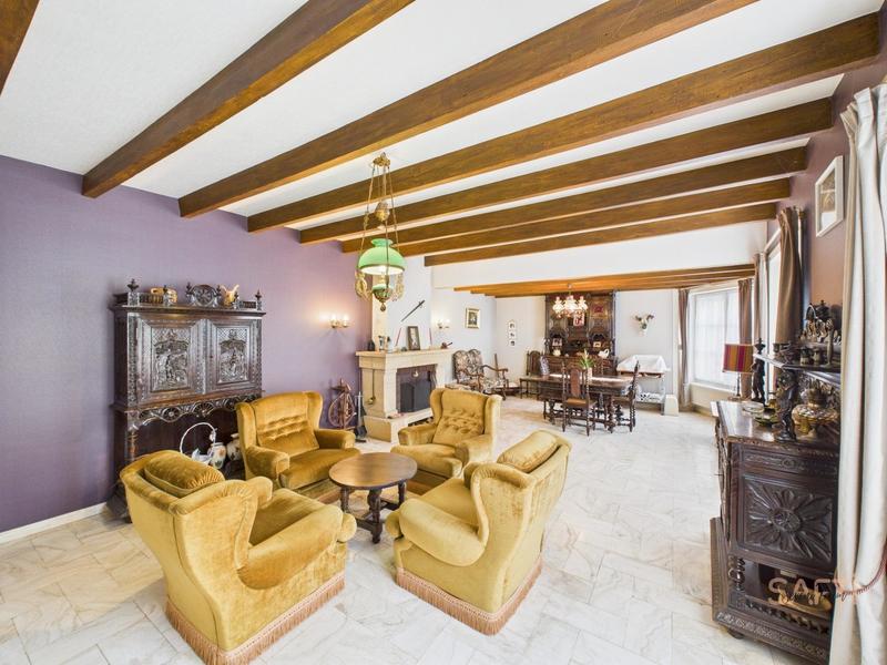 Maison - 211 m² - 8 pièces