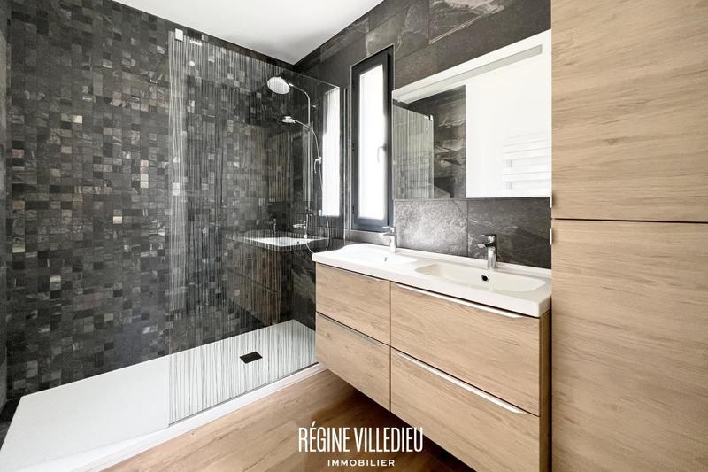 Maison - 210 m² - 5 pièces