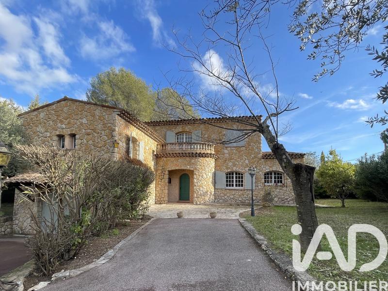 Maison - 180 m² - 7 pièces