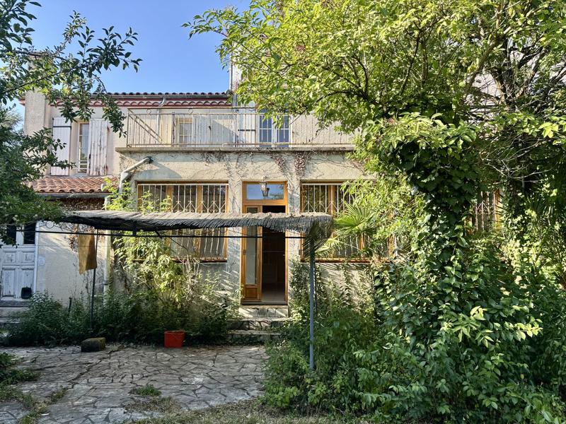 Maison traditionnelle - 201 m² - 8 pièces