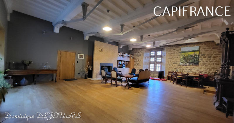 Maison - 285 m² - 10 pièces