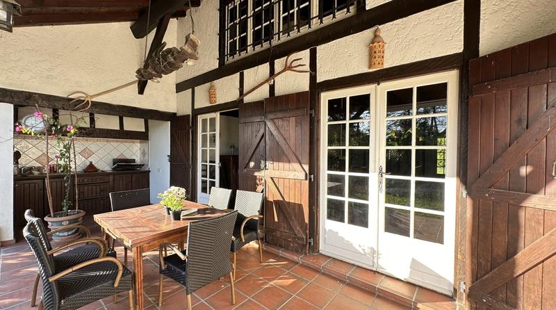 Maison - 210 m² - 8 pièces