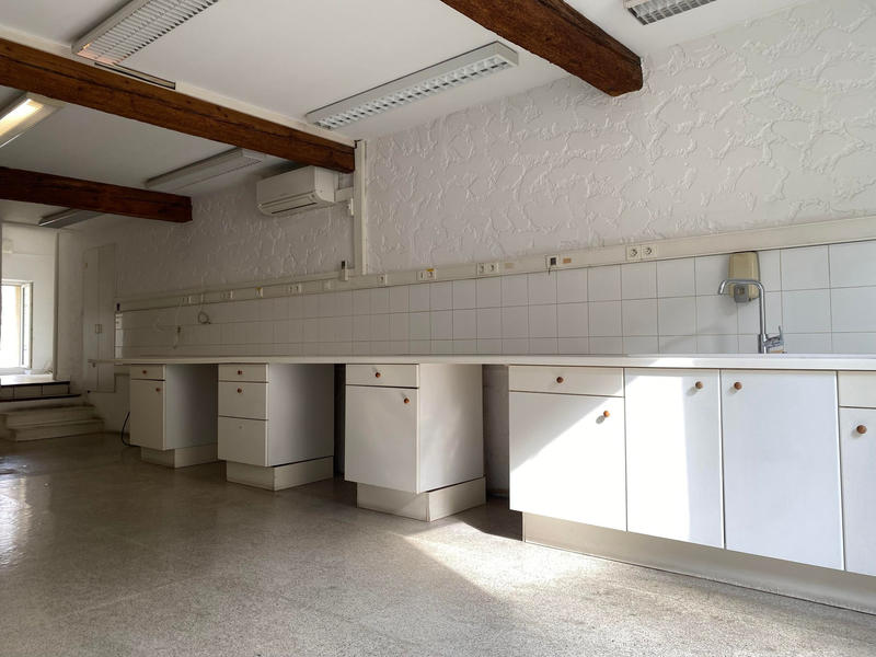 Local commercial - 150 m² - 3 pièces