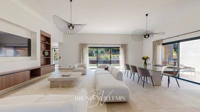 Villa - 384 m² - 7 pièces