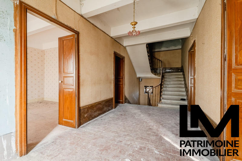 Maison - 325 m² - 6 pièces