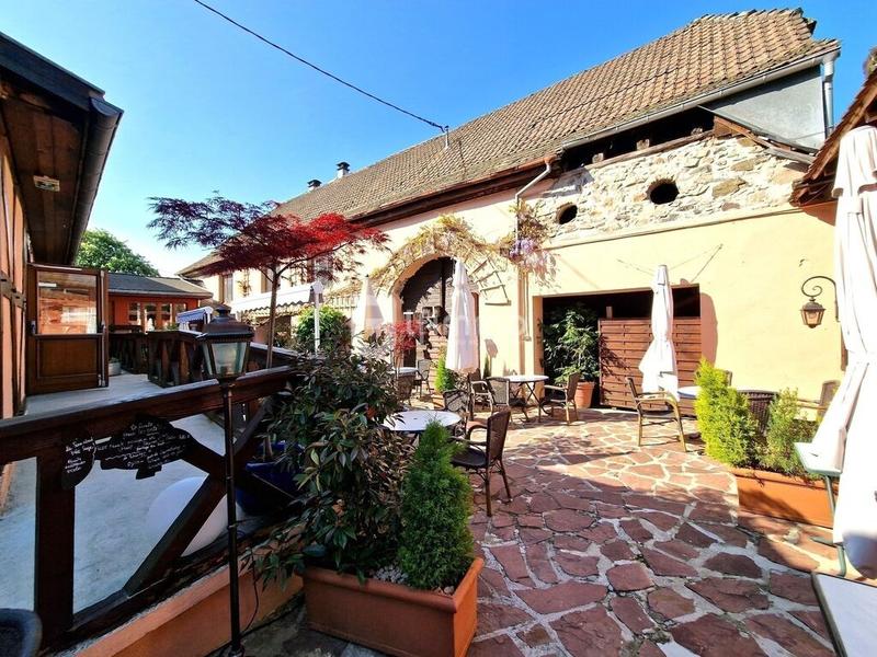 Local commercial - 1 220 m² - 20 pièces