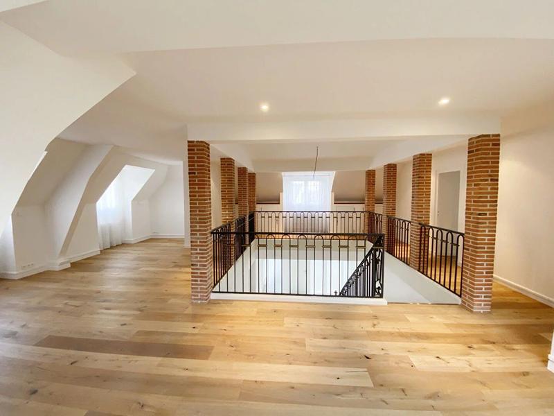 Maison - 305 m² - 6 pièces