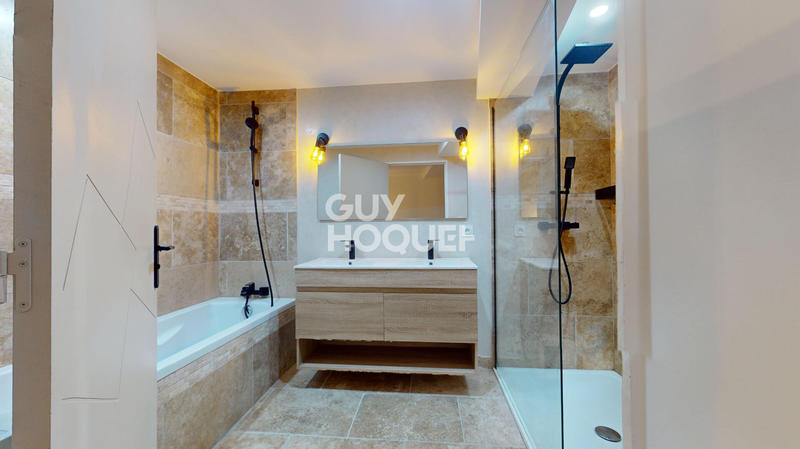 Appartement - 245 m² - 13 pièces