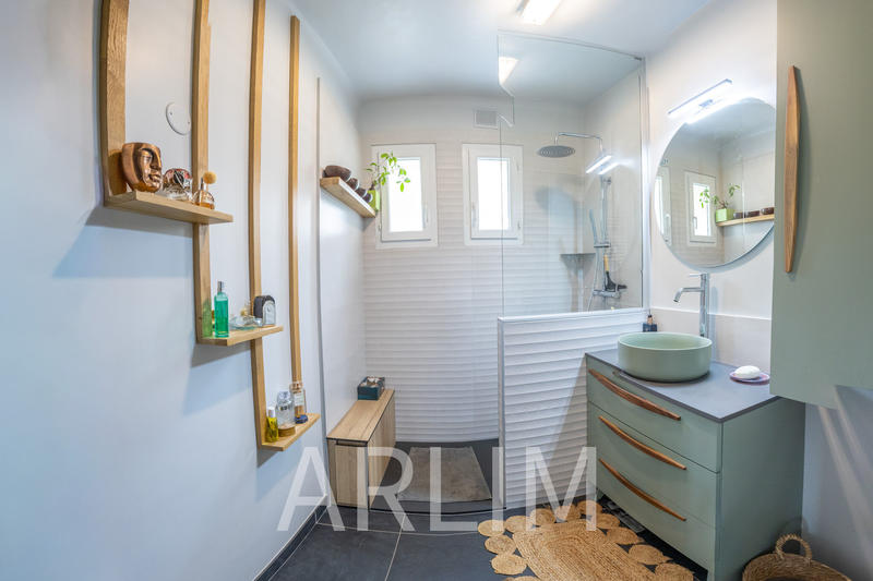 Maison - 141 m² - 9 pièces