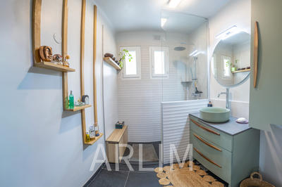 Maison - 141 m² - 9 pièces