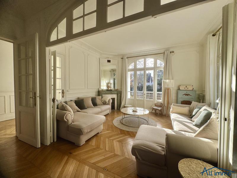 Maison - 280 m² - 7 pièces