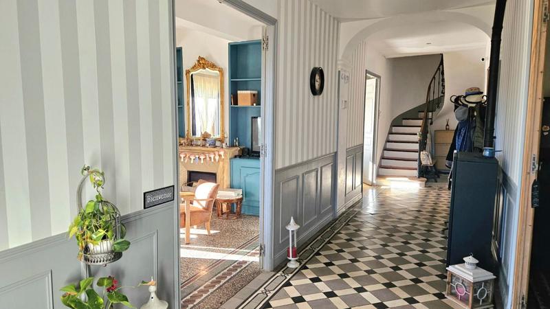 Maison - 378 m² - 7 pièces