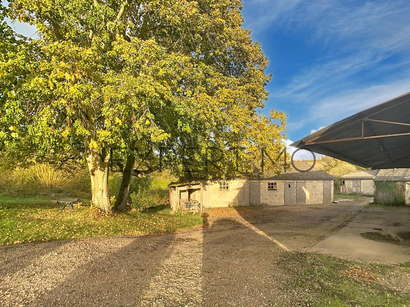 Maison - 230 m² - 9 pièces