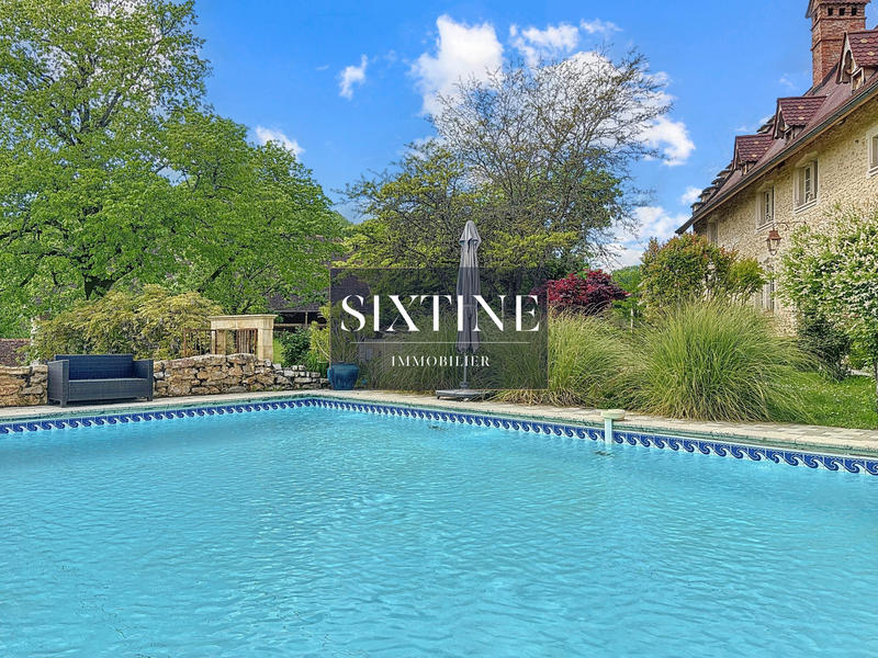 Maison ancienne - 552 m² - 10 pièces