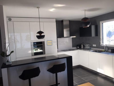 Appartement - 94 m² - 4 pièces