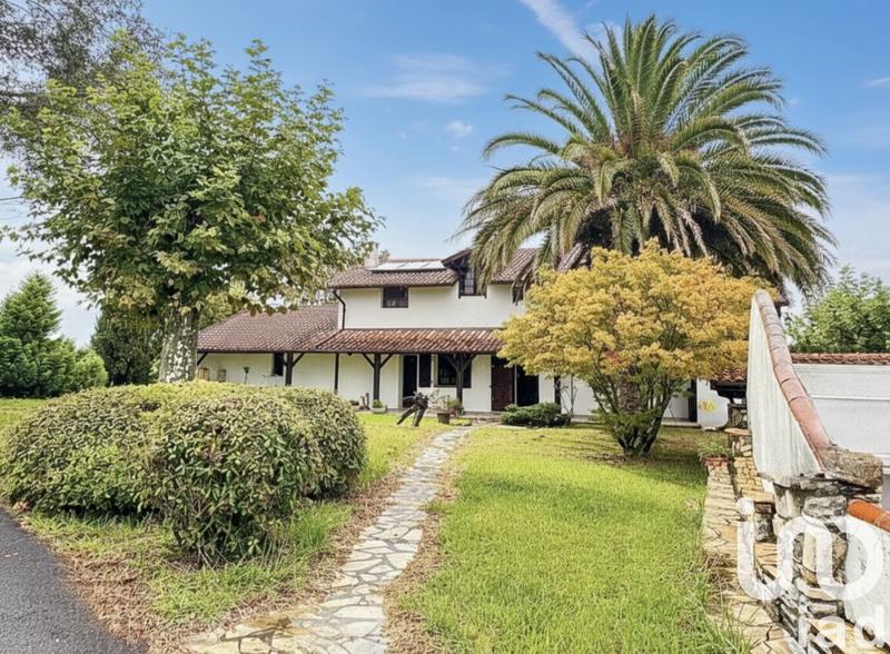 Maison - 290 m² - 9 pièces