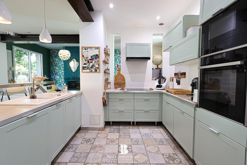 Maison - 180 m² - 8 pièces