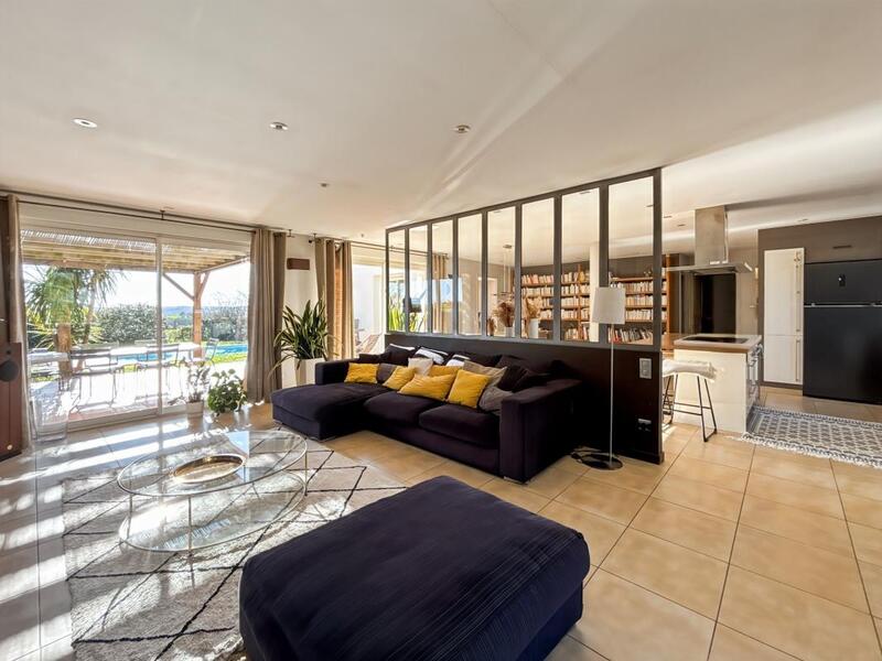 Maison - 219 m² - 6 pièces