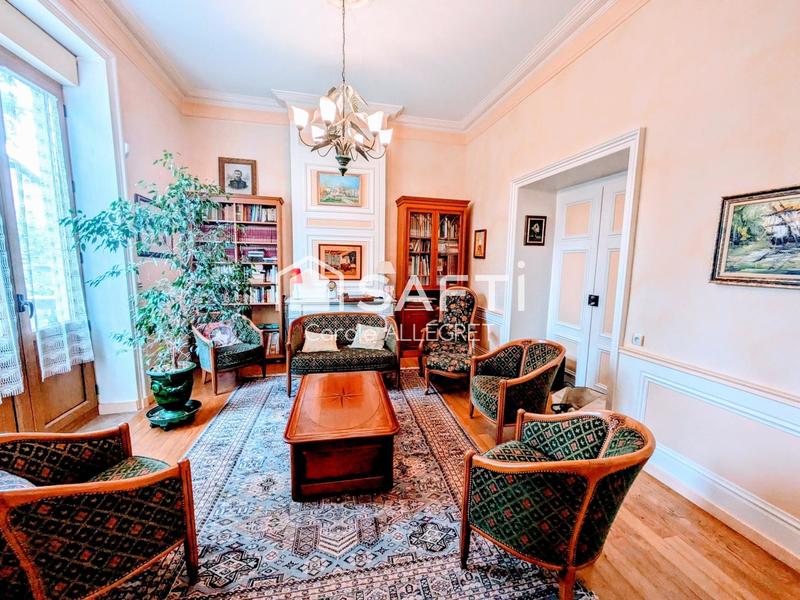 Maison de maîtres - 361 m² - 12 pièces