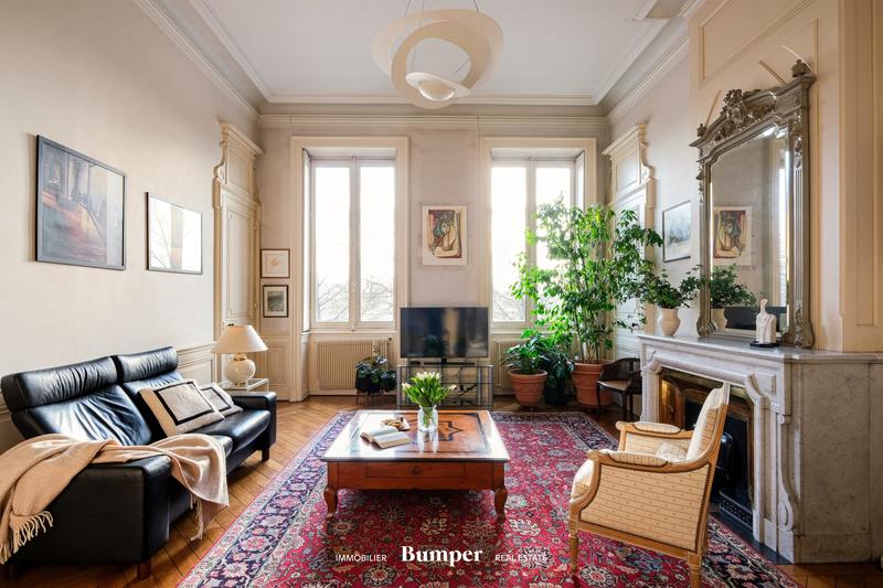 Appartement - 179 m² - 6 pièces