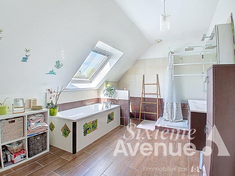 Maison - 111 m² - 4 pièces