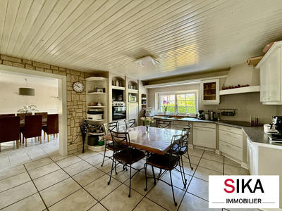 Maison - 220 m² - 8 pièces
