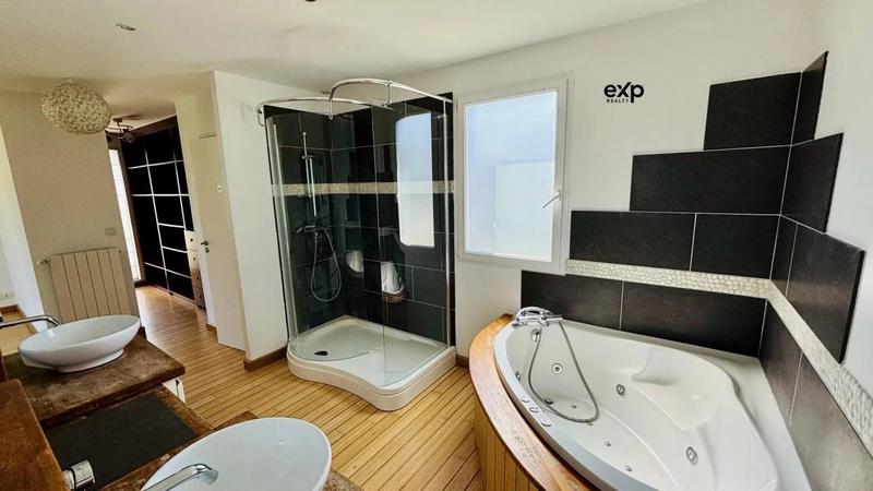 Maison de ville - 136 m² - 5 pièces