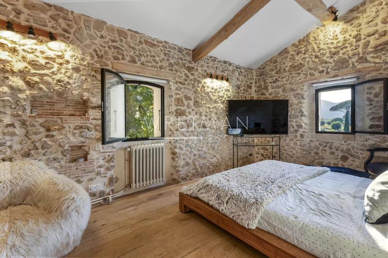 Propriété - 300 m² - 9 pièces