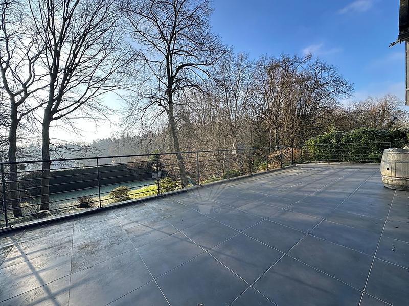 Propriété - 260 m² - 7 pièces