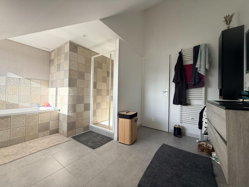 Maison traditionnelle - 166 m² - 9 pièces