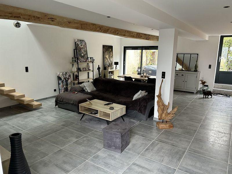 Maison traditionnelle - 164 m² - 6 pièces