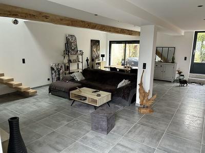 Maison traditionnelle - 164 m² - 6 pièces