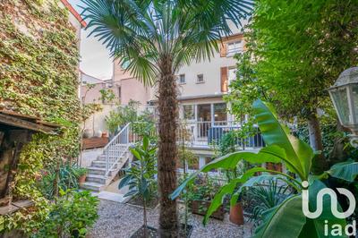 Maison - 240 m² - 5 pièces