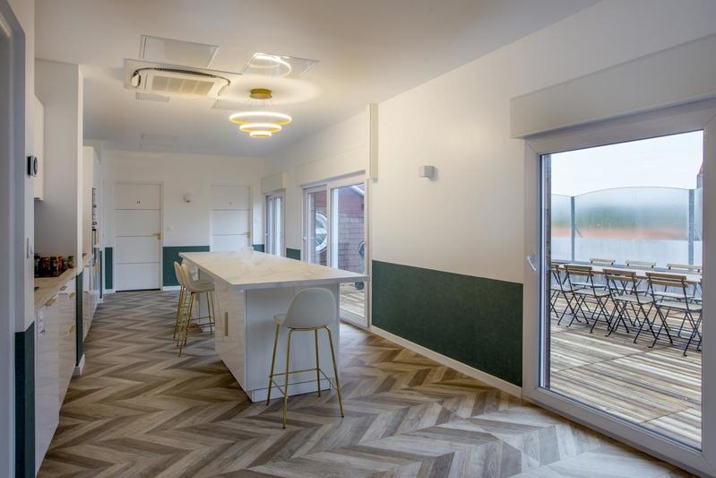 Maison - 428 m² - 19 pièces