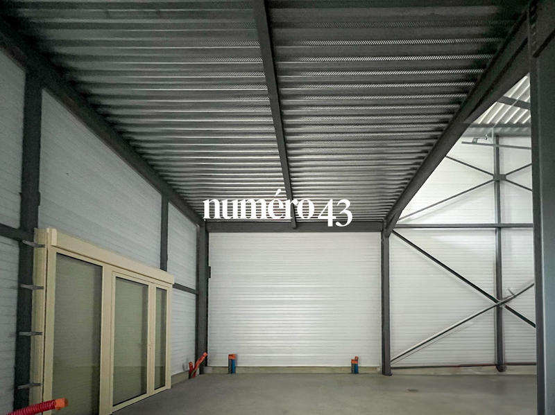 Local d'activités - 156 m²