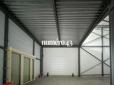 Local d'activités - 156 m²
