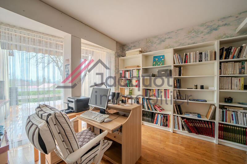 Maison - 385 m² - 12 pièces