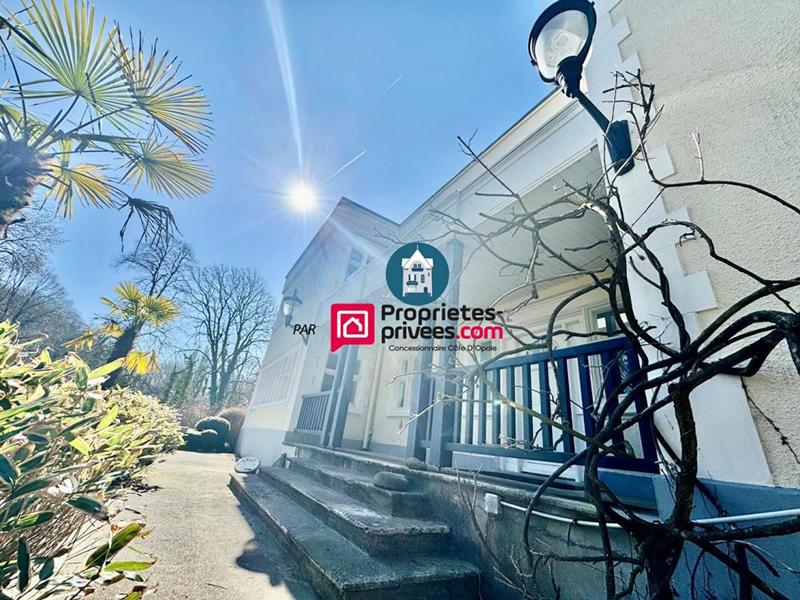 Maison - 393 m² - 10 pièces